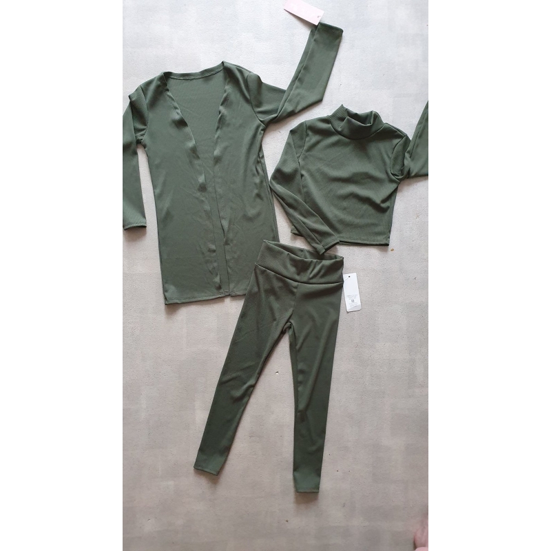 Fashionable basic 3 delig khaki groen 1 lang vest,1longsleeve,1 broek.