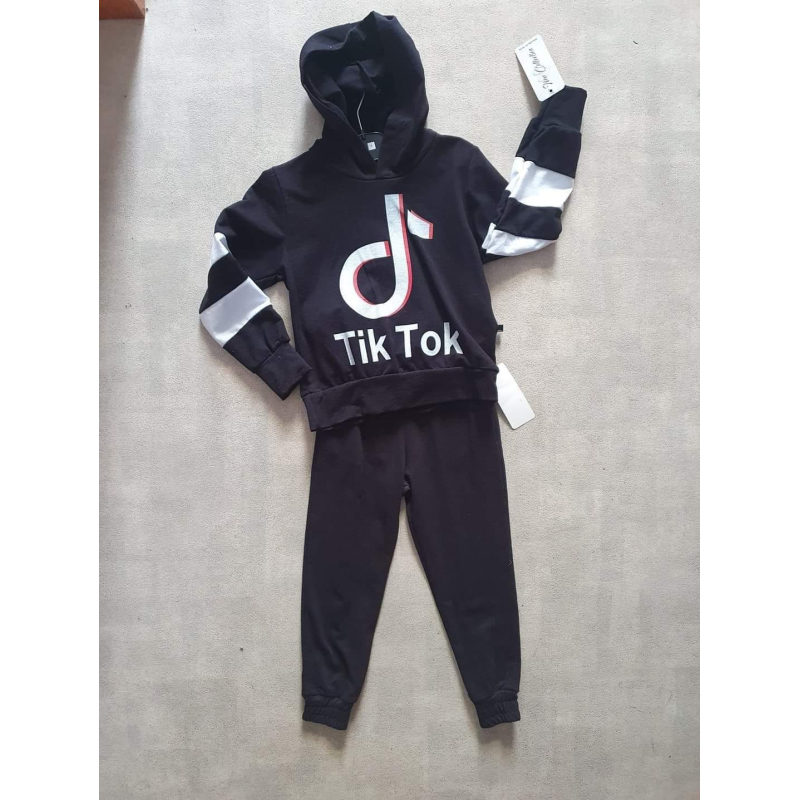 Tiktok hoodie met joggingsbroek 