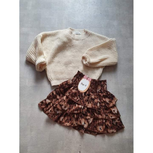 All round sweater met Rokje