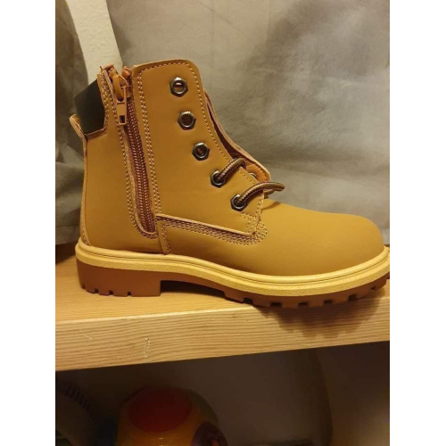 Camel kleur schoenen vallen mooi op maat.