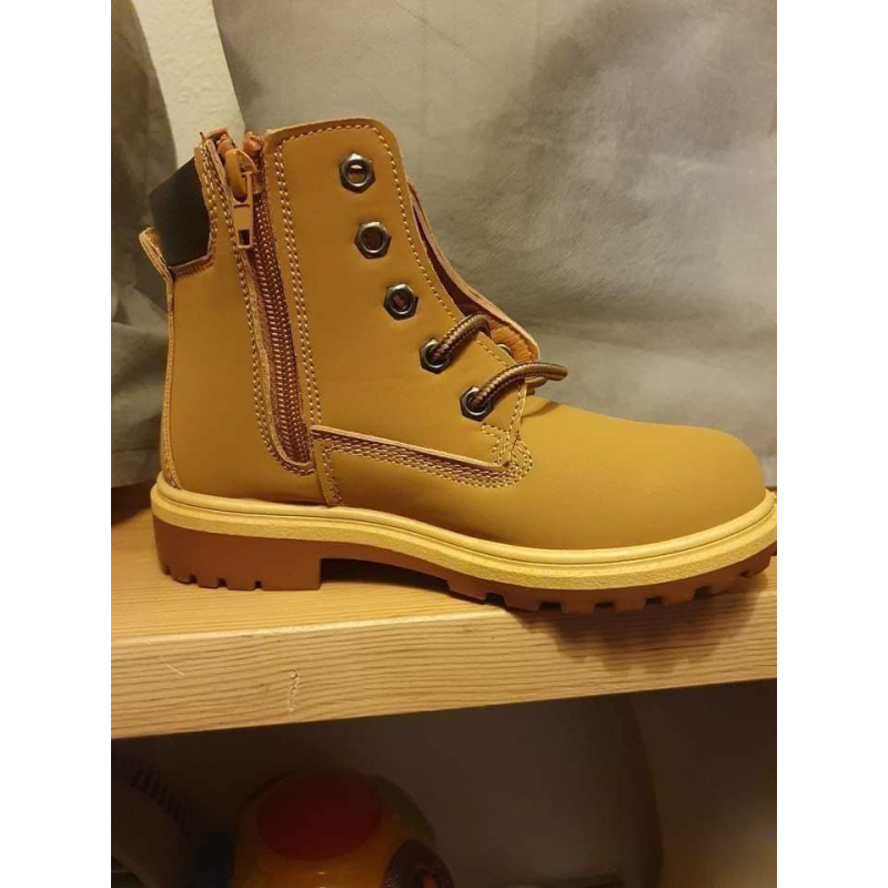 Camel kleur schoenen vallen mooi op maat.