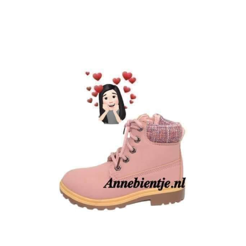 Rose bergschoen met aan de binnenkant van de schoen een ritsje valt op maat